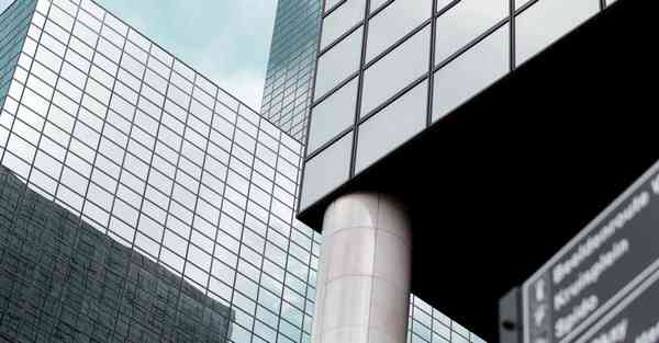 女生智能机器人演出