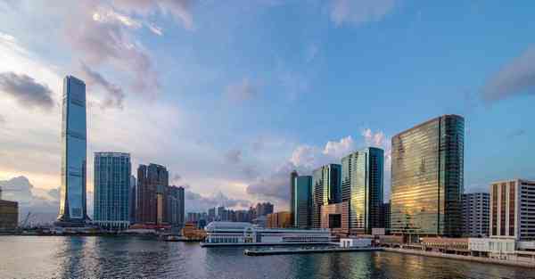 人工智能机器人和人谈恋爱