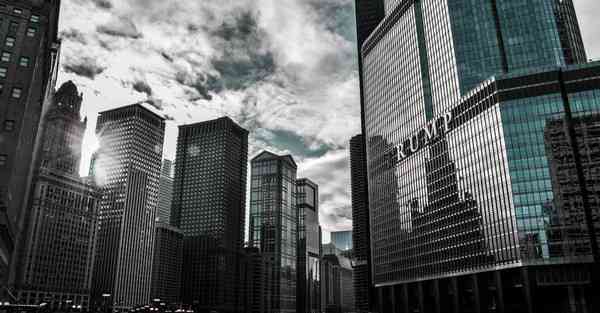 人工智能机器人和人谈恋爱